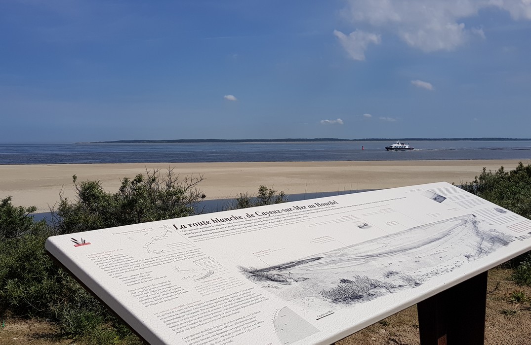 La route blanche, les phoques et la carrière de galets