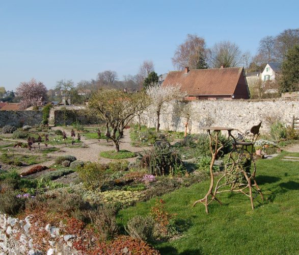 LES JARDINS DE LA BAIE DE SOMME : HERBARIUM, FRUTICETUM, RUES FLEURIES